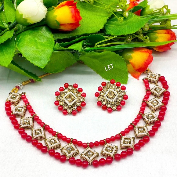 Gold plated crystal stone and beads necklace set with earrings. - Picture 1 of 1